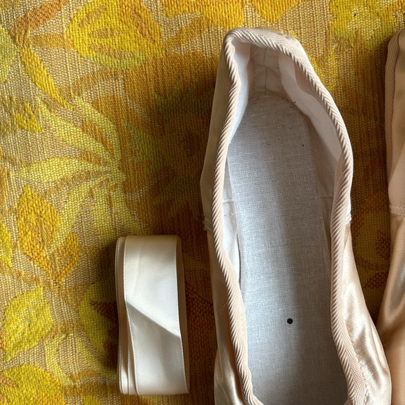 Grishko New Pink Pointe Ballet Shoes - Picture 3 of 16